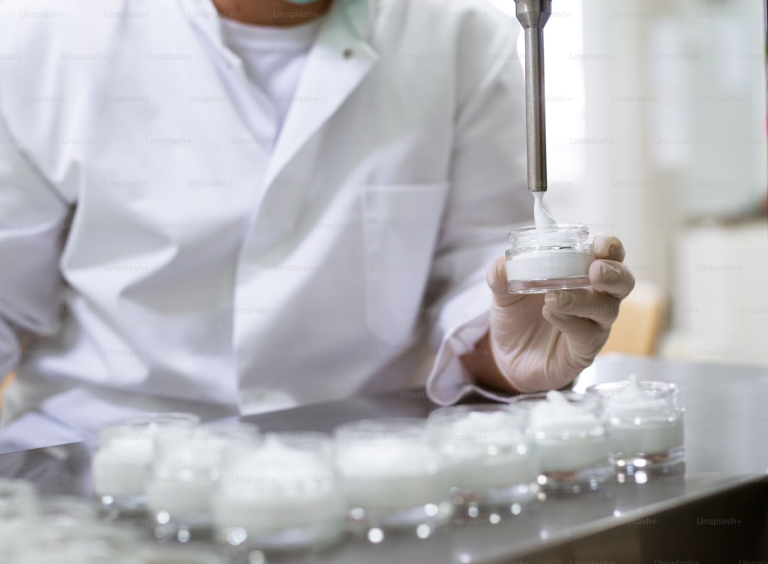 스테로이드 유발 주사피부염 -- 연고 장기사용의 위험과 올바른 회복 가이드 [2026]